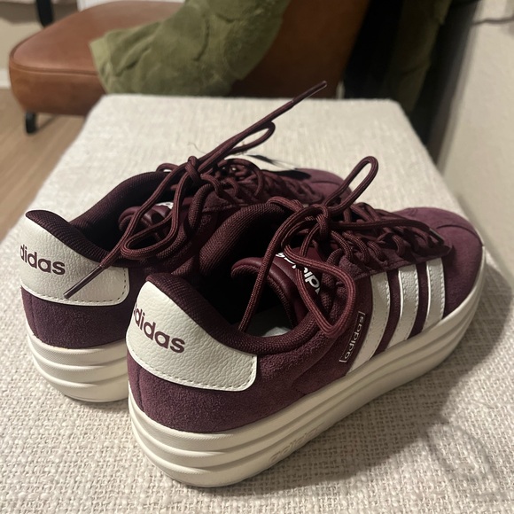 Adidas VL Court Bold Shoes in Maroon and White new with tags - Picture 4 of 7